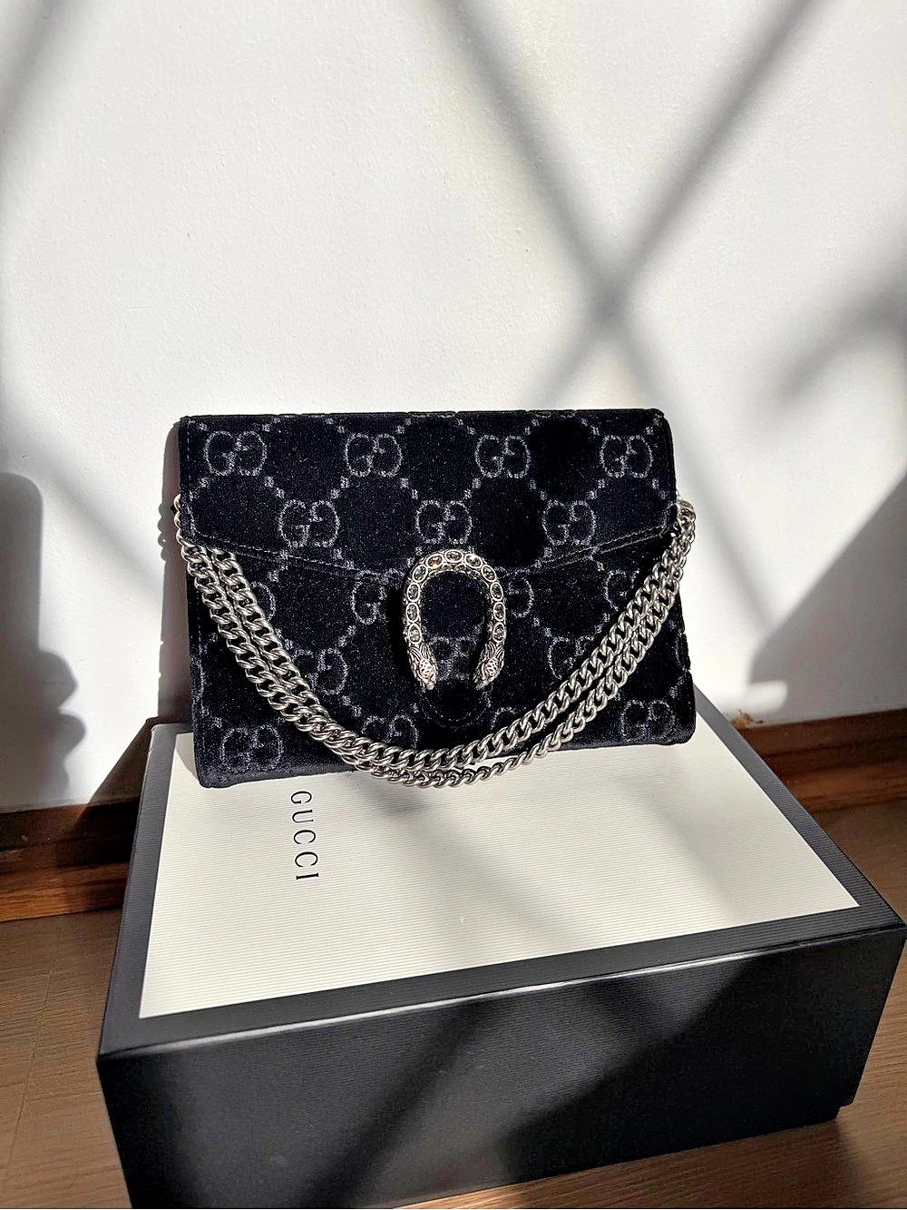 Gucci GG Marmont Velvet Shoulder Bag in Black - Picture 2 of 6